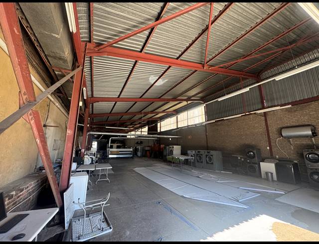 715M² WAREHOUSE TO LET IN WYNBERG